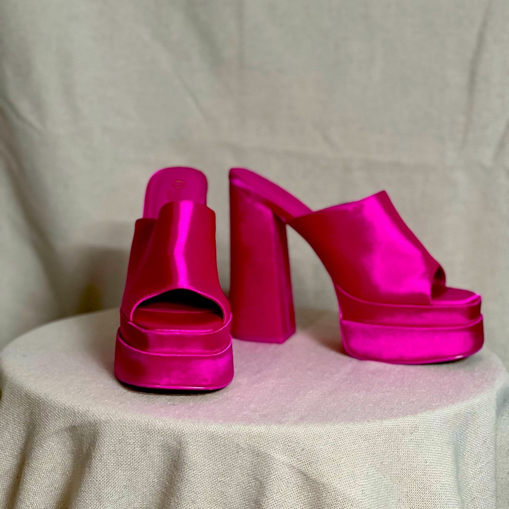 Beautiful FUSHIA platform mules